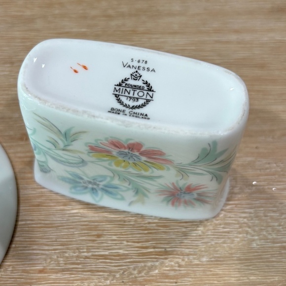 Vintage  1960s Vanessa Minton Cigarette Holder & Coaster Dish Set - Picture 5 of 9